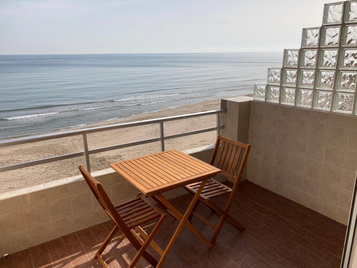 Beachfront Apartment With A Terrace Mareny Barraquetas Kültér fotó