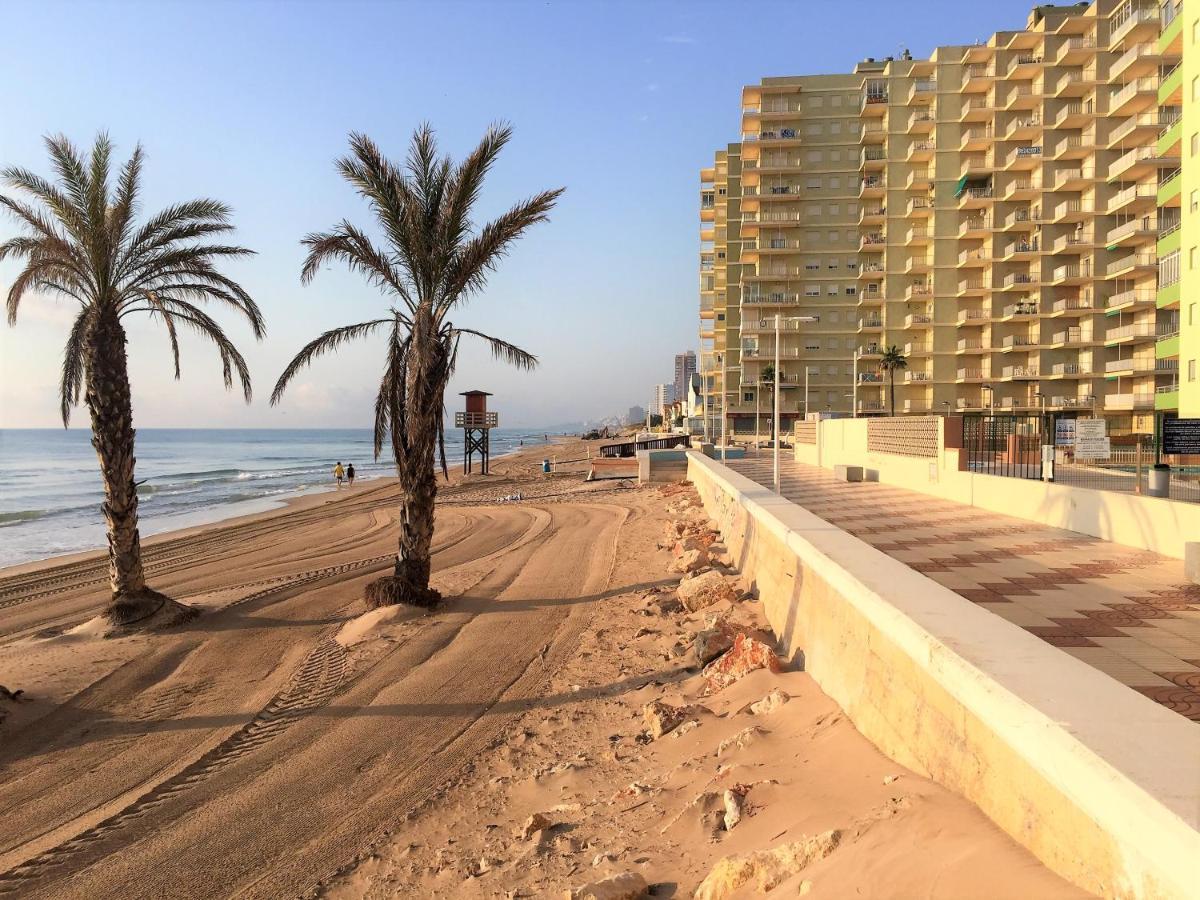 Beachfront Apartment With A Terrace Mareny Barraquetas Kültér fotó